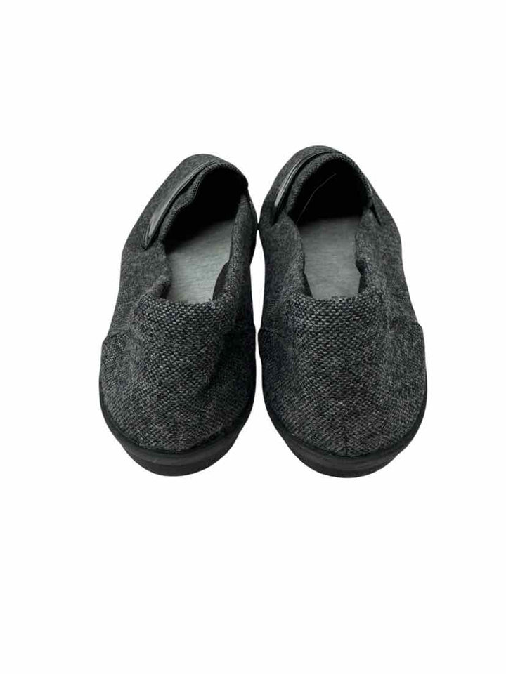 Shoe Size 8 CLARKS Gray Flats