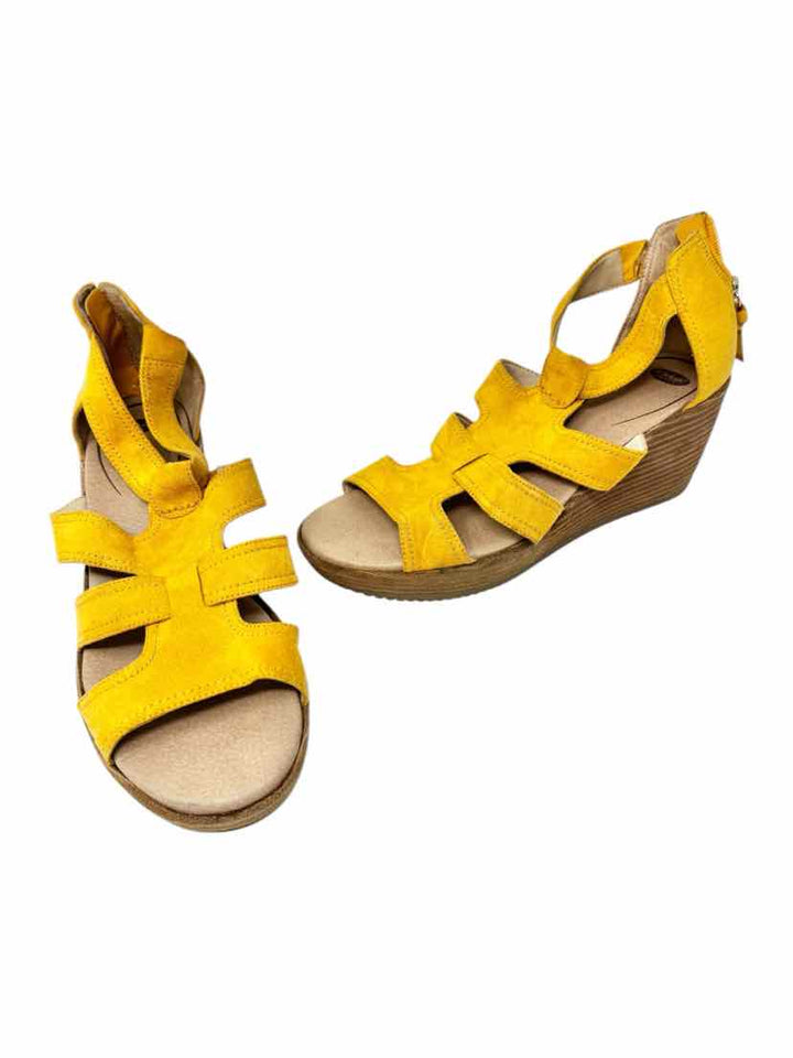 Shoe Size 9.5 dr scholls Yellow Sandals