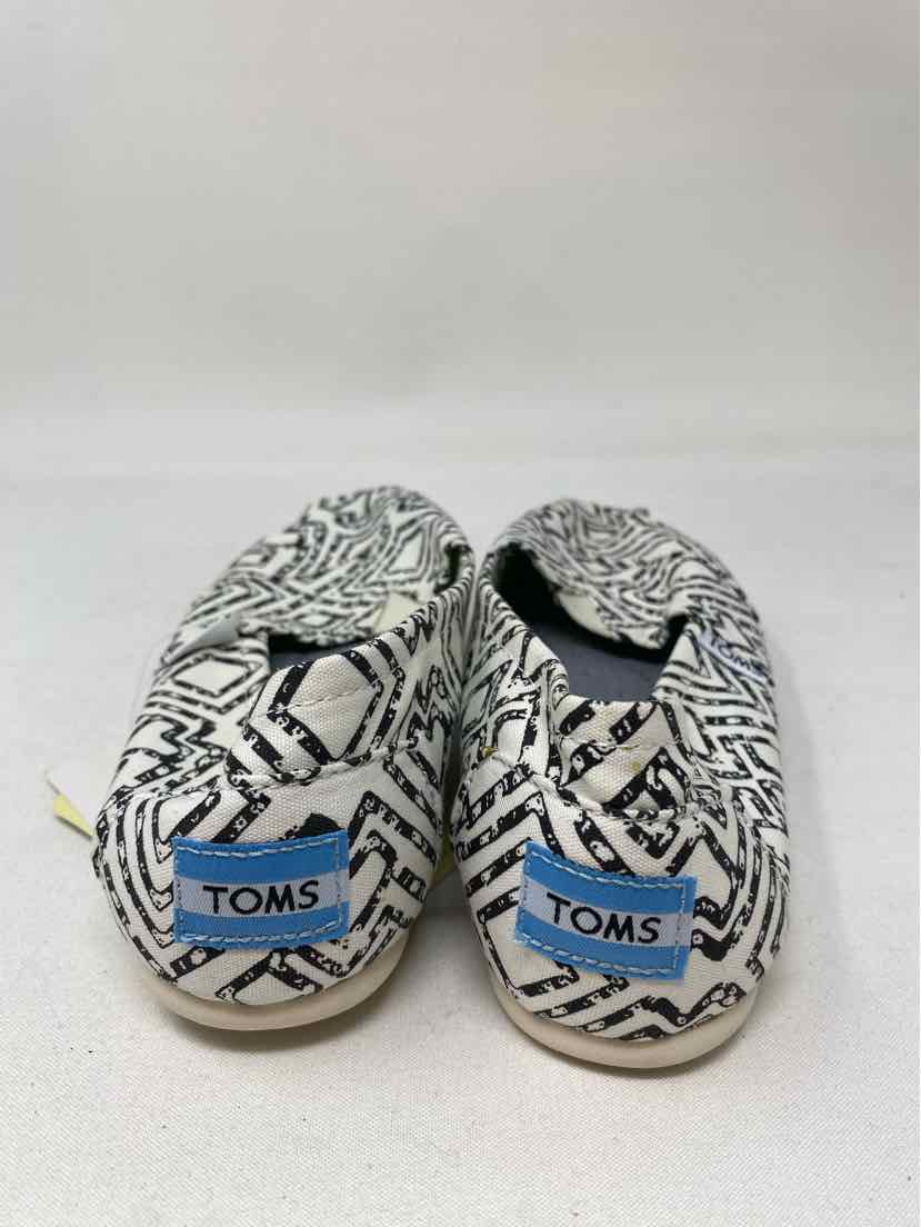 Shoe Size 6.5 Toms White Print Flats