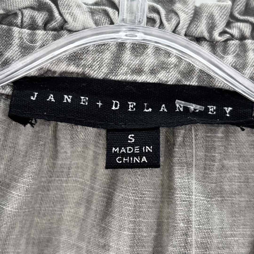 Size S Jane & Delaney Gray Shirt