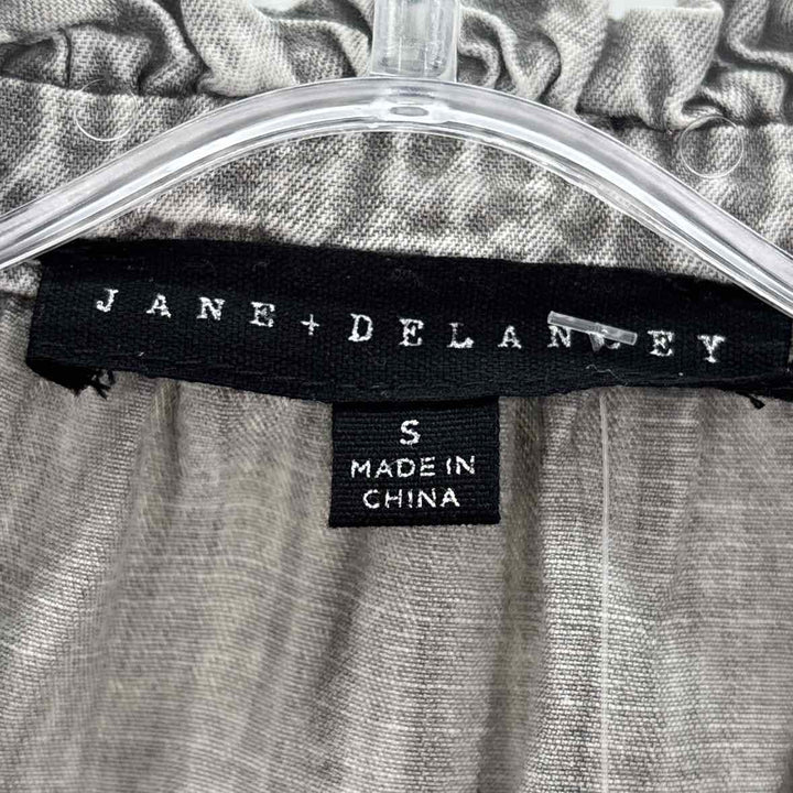 Size S Jane & Delaney Gray Shirt
