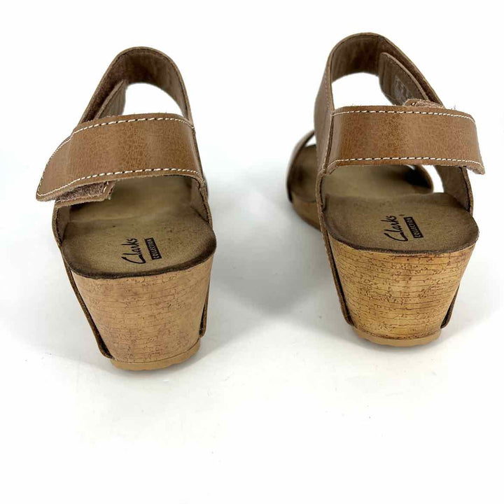 Shoe Size 7.5 CLARKS Tan Sandals