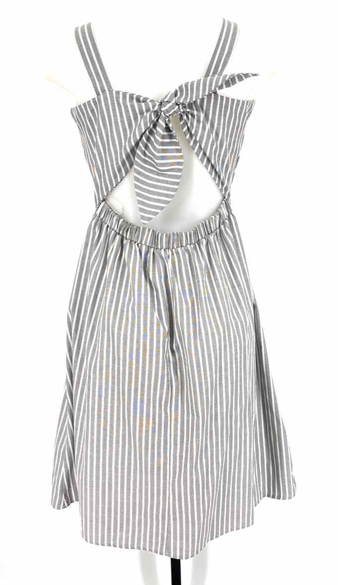 Size M Black/White Dress