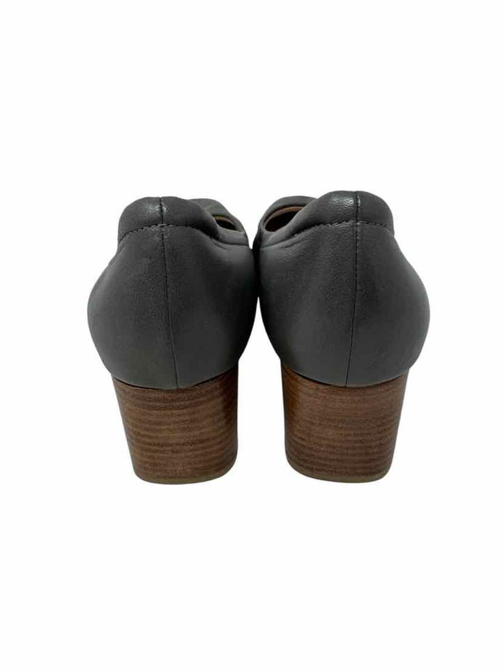Shoe Size 8 CLARKS Gray Pumps