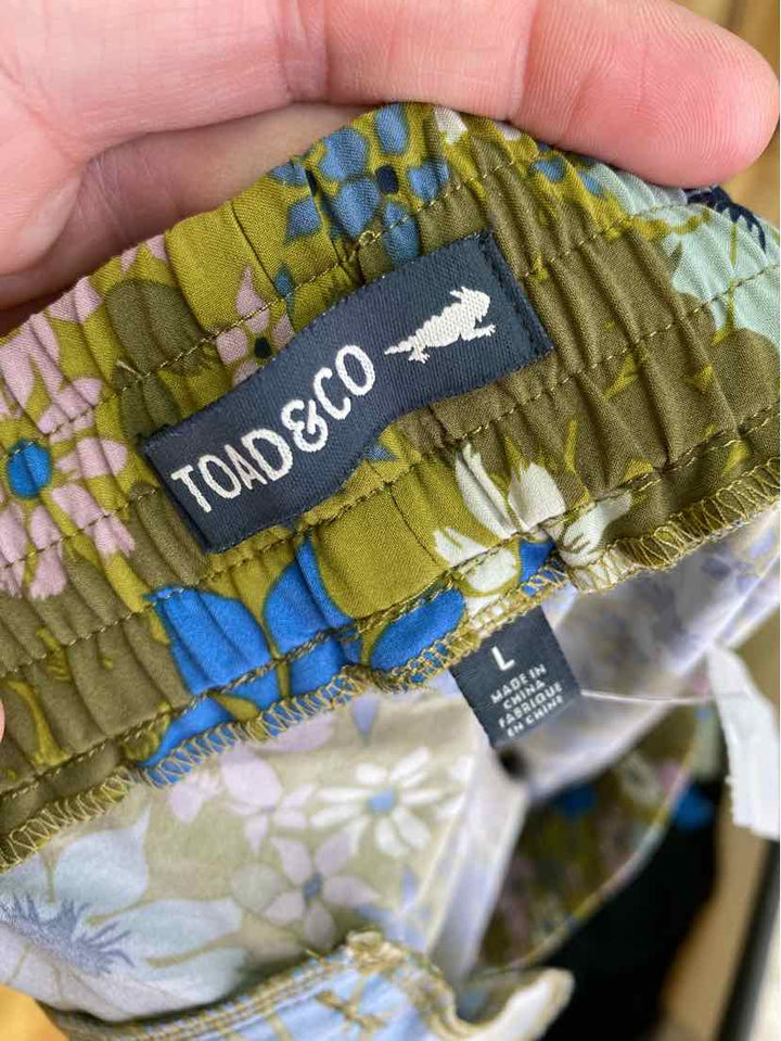 Size L TOAD & CO Green Print Shorts