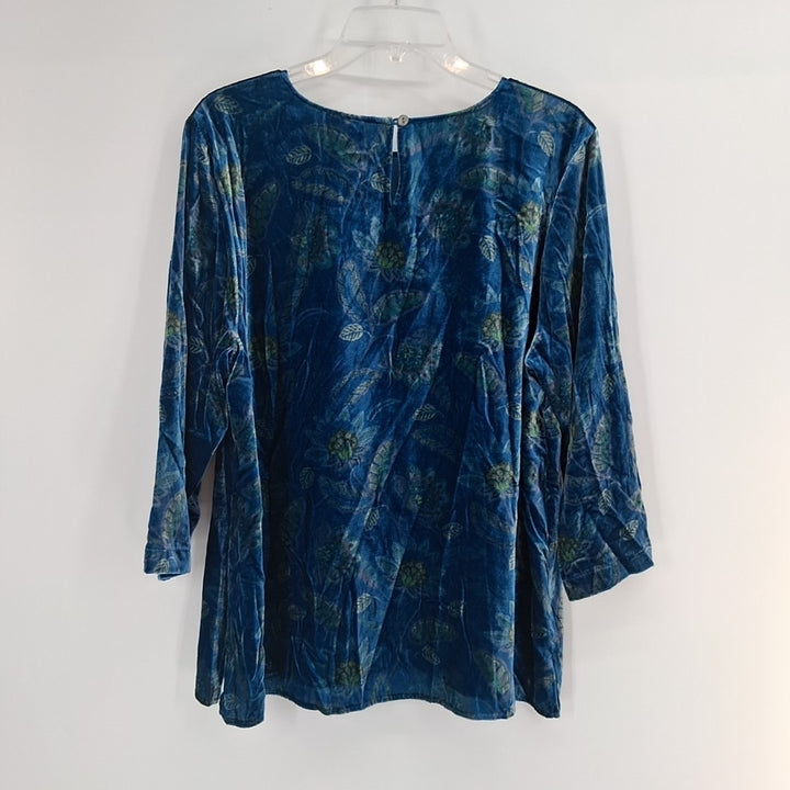 Size L J JILL Blue Velour Sweater