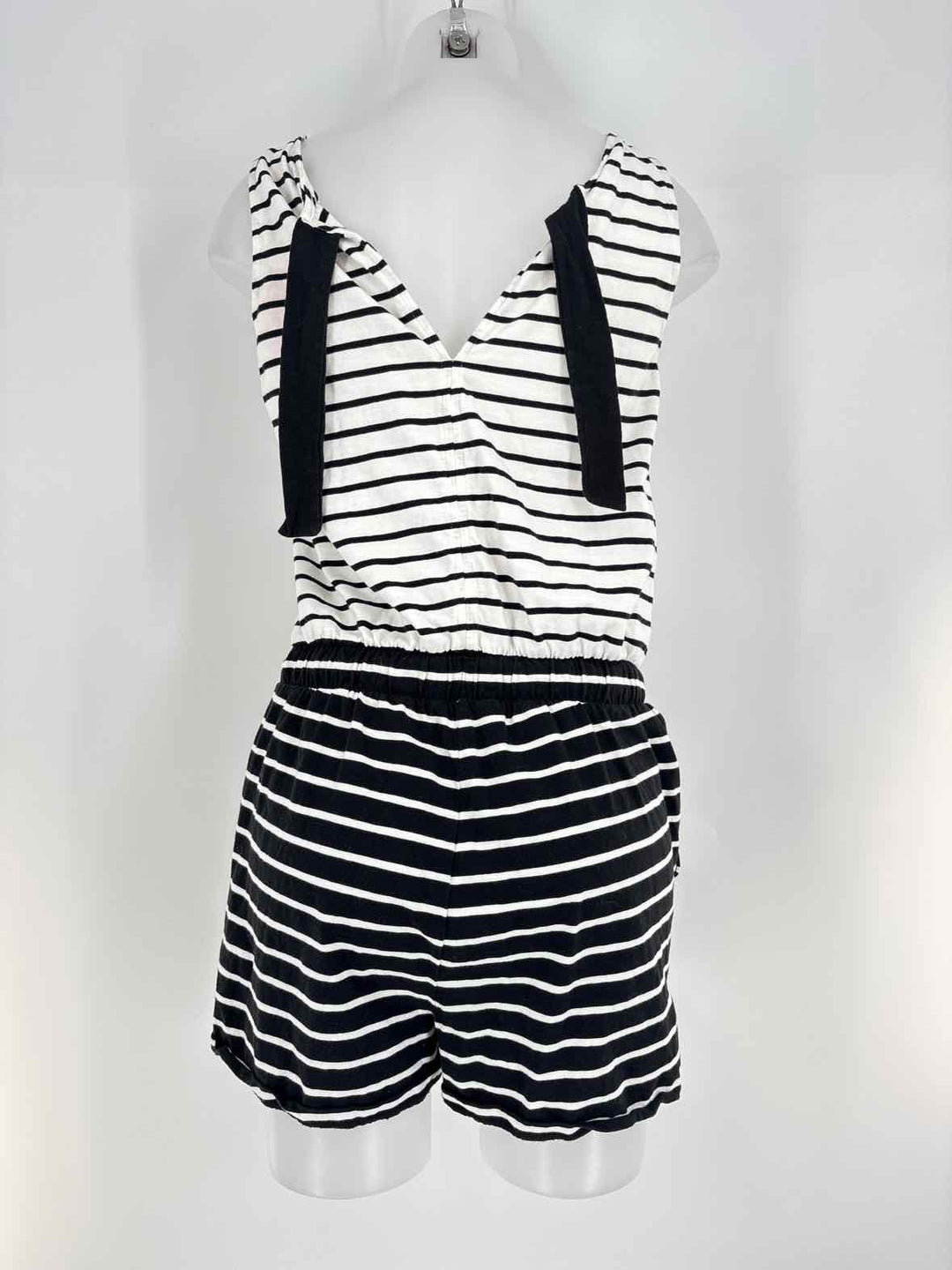 Size S Vineyard Vines Black/White Romper