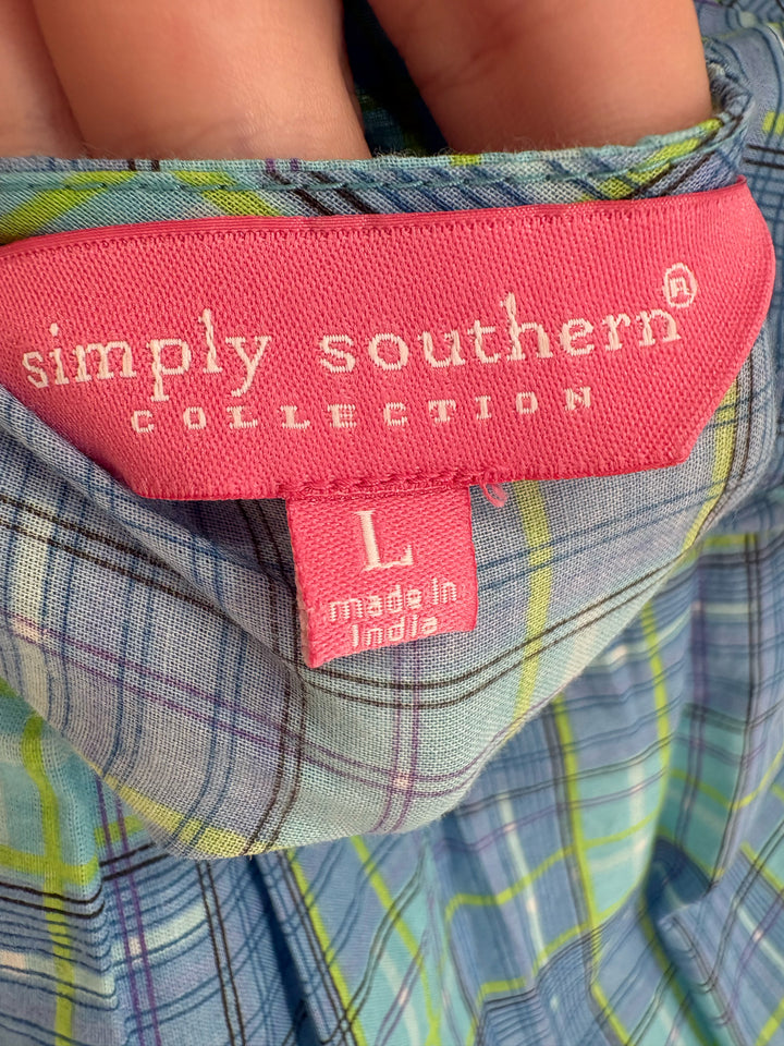 Size L SIMPLY SOUTHERN Blue Shirt