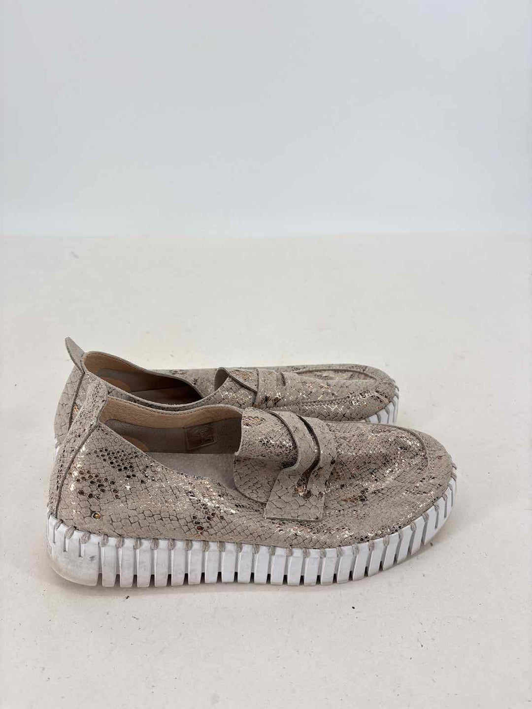 Shoe Size 39 ISLA JACOBSON Beige Leather Flats