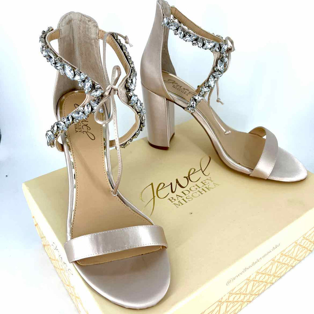 Shoe Size 7.5 Badgley Mischka Champagne Satin Luxury - Sandals