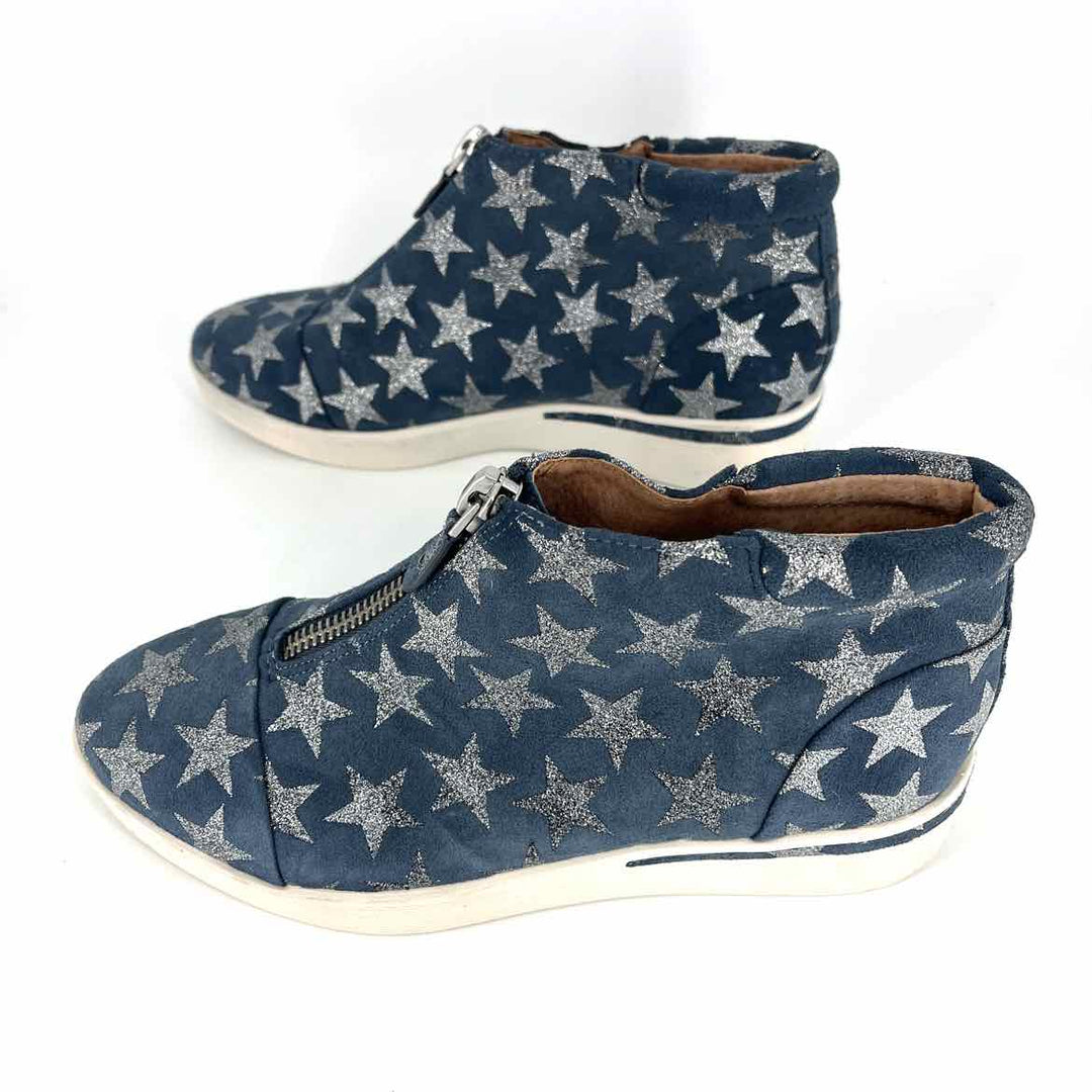 Shoe Size 8 GENTLE SOULS Blue Suede Sneakers