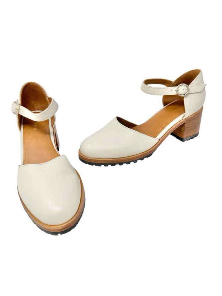 Shoe Size 8 Ivory Leather Pumps