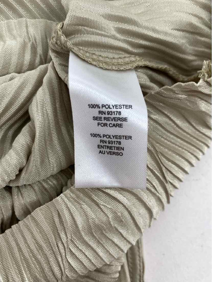Size M TAHARI Lime Green Shirt