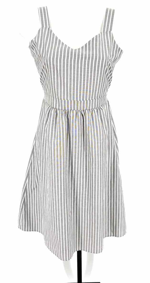 Size M Black/White Dress