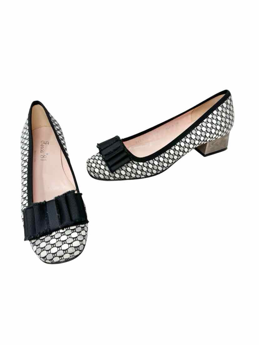 Shoe Size 38 Black/White Flats