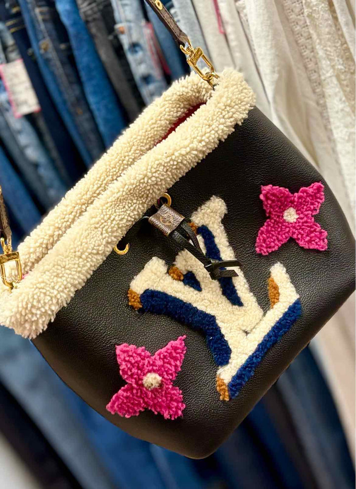 Louis Vuitton Luxury - Purse