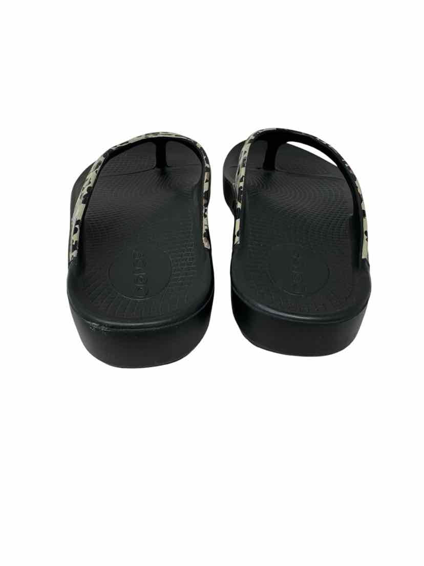Shoe Size 9 OOFOS Black Sandals