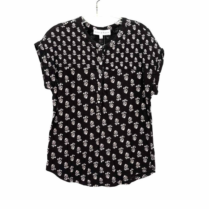 Size S CHELSEA & THEODORE Black Knit Shirt