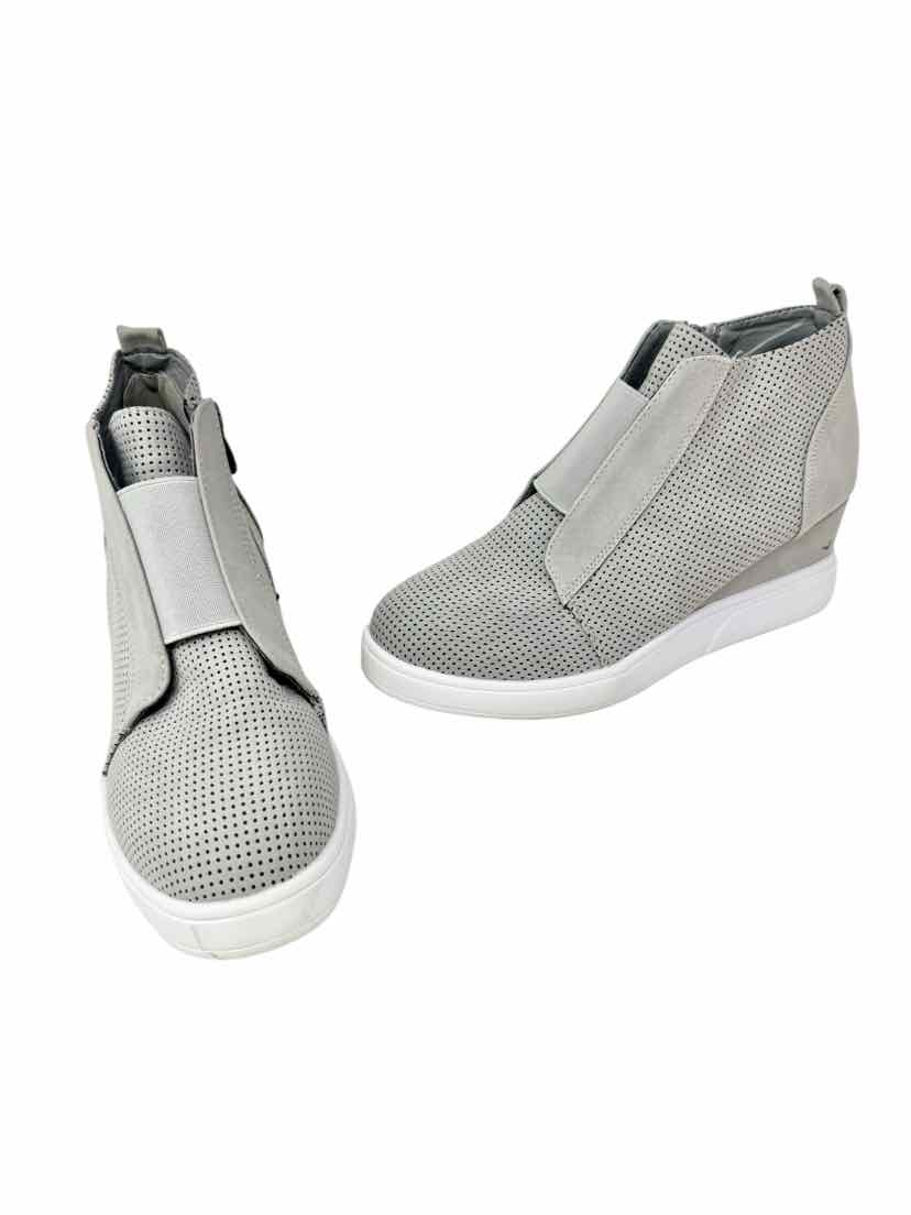 Shoe Size 9.5 Gray Pumps