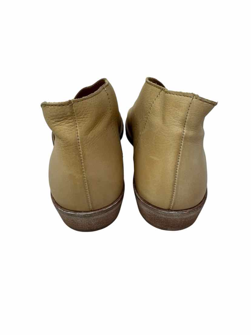 Shoe Size 36 FREE PEOPLE Tan Sandals