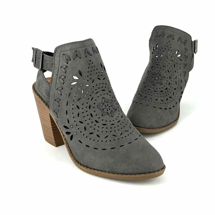 Shoe Size 7 Gray Boots