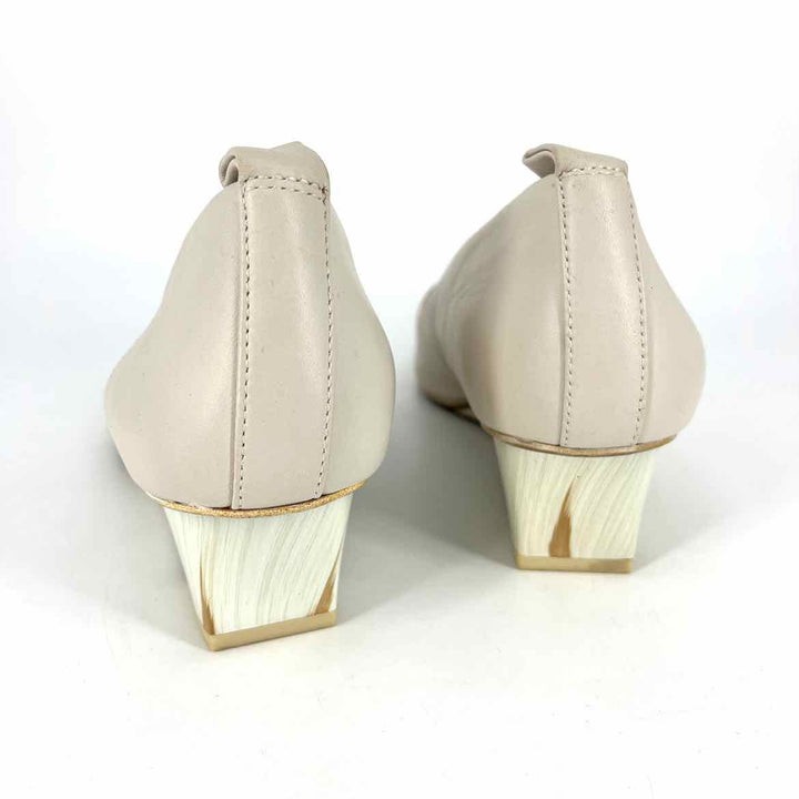 Shoe Size 8.5 FRANCO SARTO Beige Leather Pumps