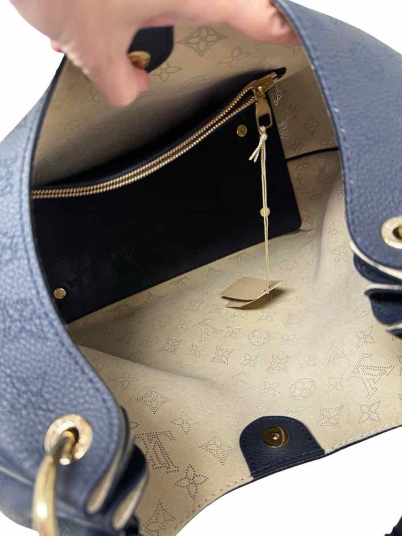 Louis Vuitton Luxury - Purse