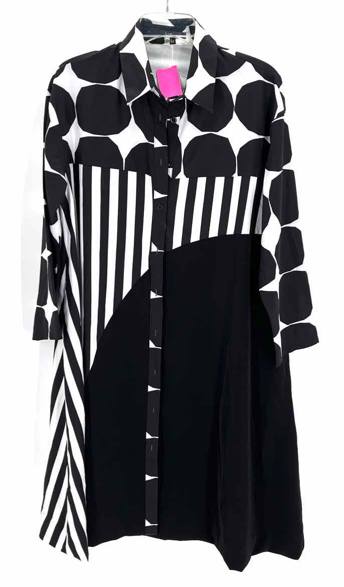 Size M Black/White Dress