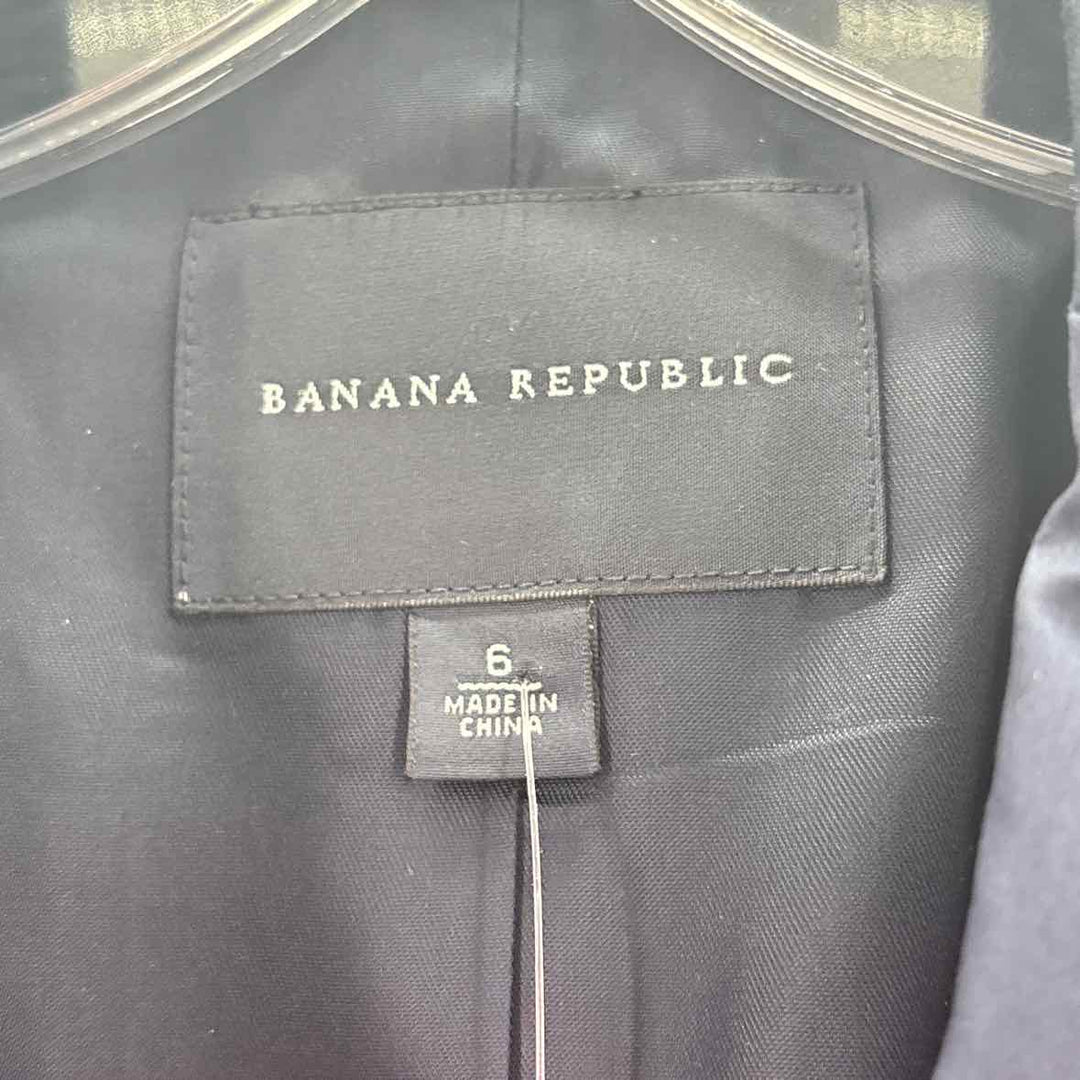Size 6 Banana Republic Navy Blazer