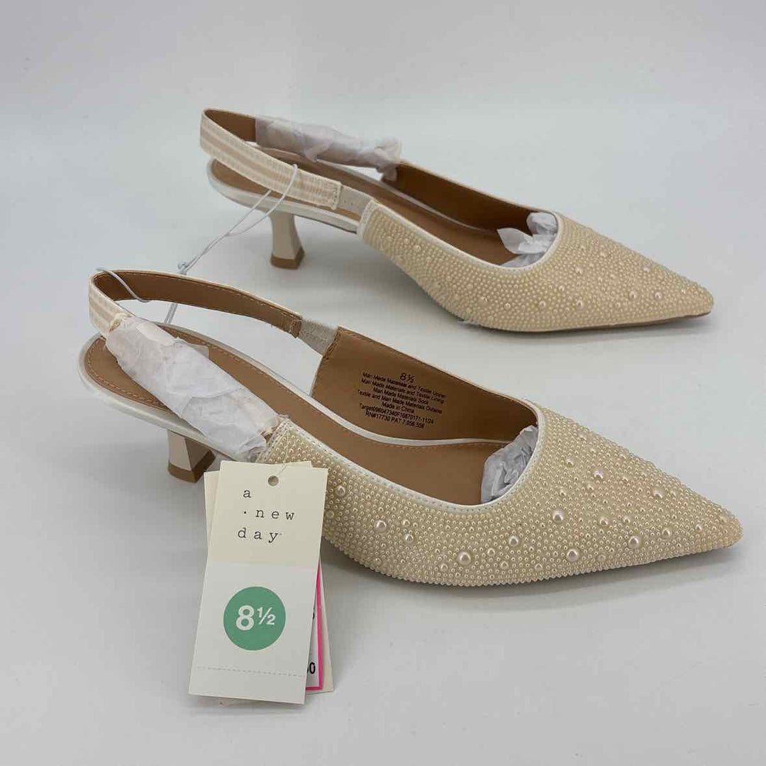 Shoe Size 8.5 A NEW DAY Ivory Pearl Pumps