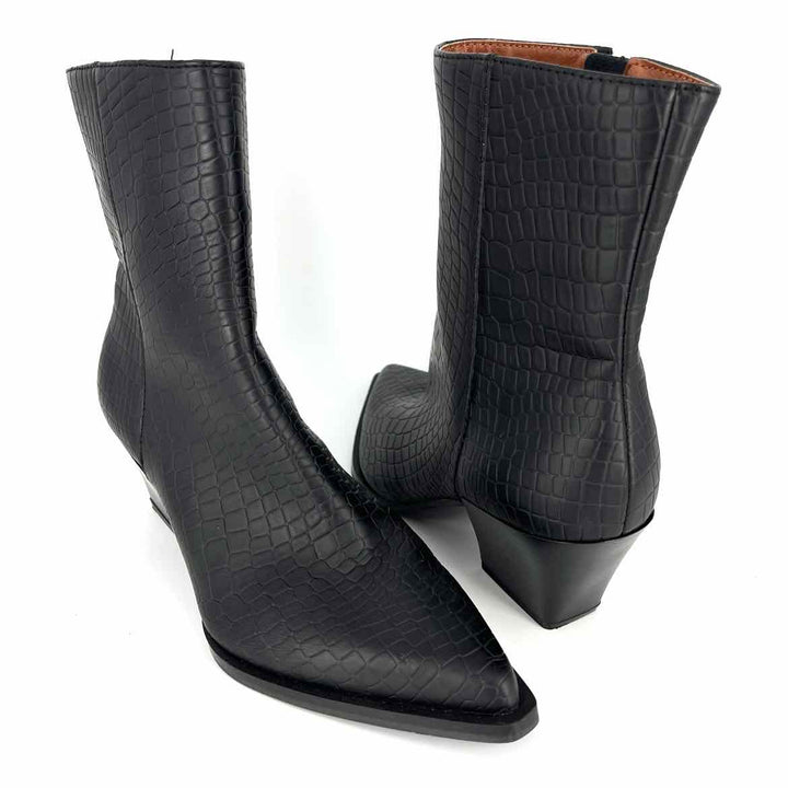 Shoe Size 6.5 Black Boots