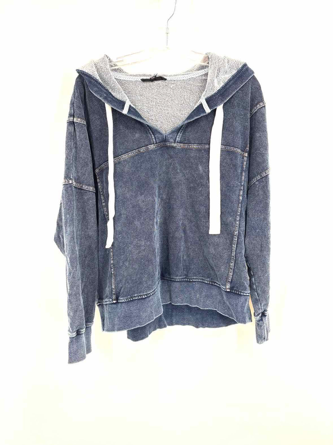 Size XL Jane & Delaney Denim Sweater