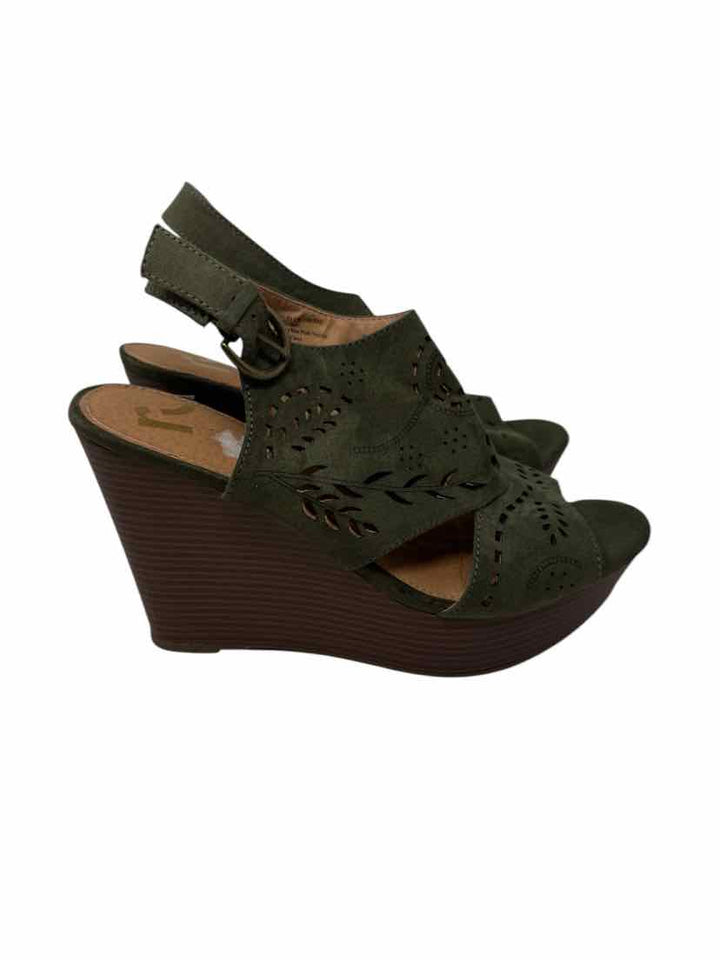 Shoe Size 8 REPORT Olive Suede Sandals