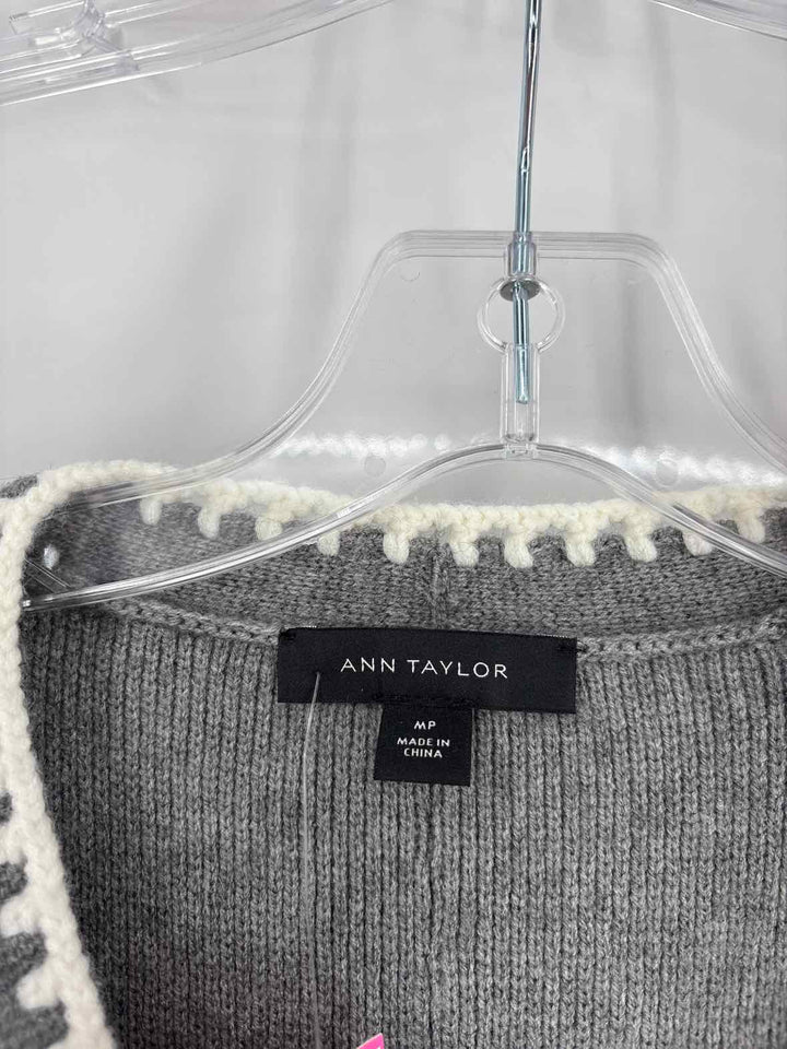 Size M Ann Taylor Gray Knit Cardigan