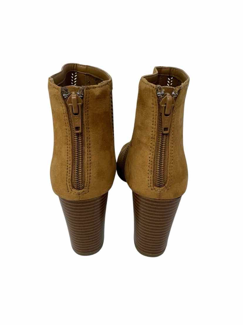 Shoe Size 6.5 APT 9 Brown Boots