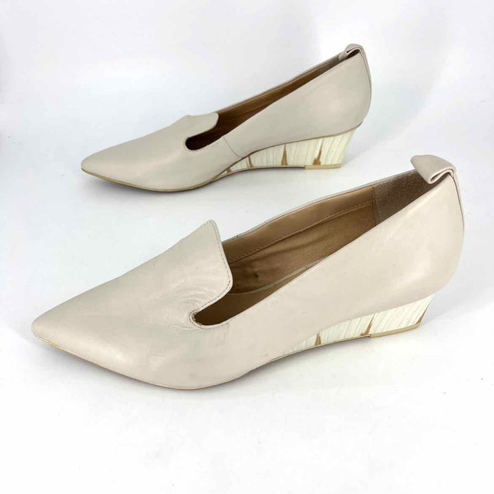 Shoe Size 8.5 FRANCO SARTO Beige Leather Pumps