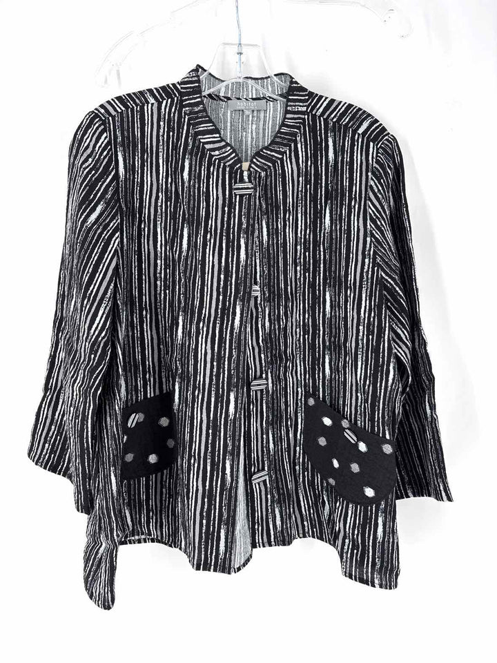 Size L Black/White Shirt