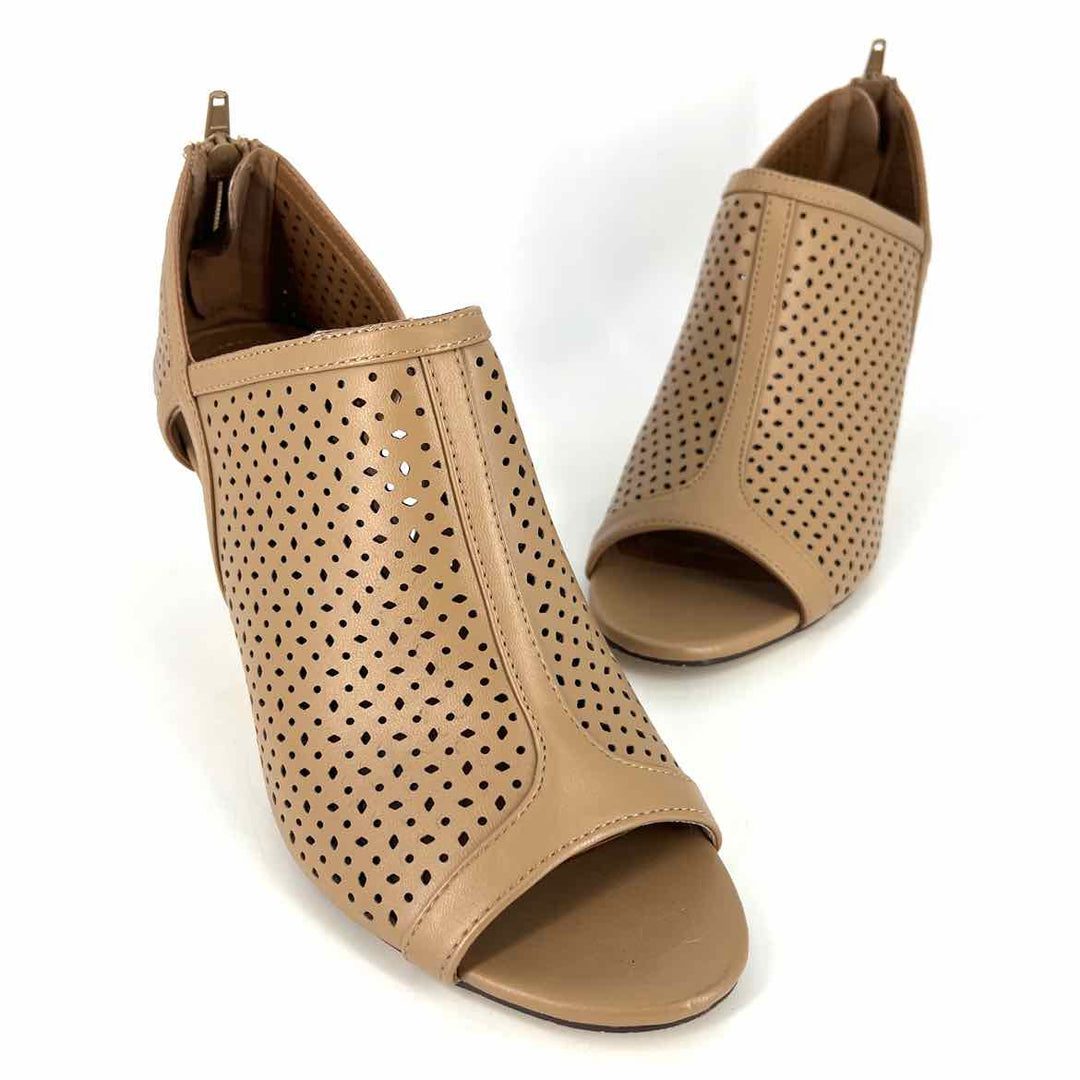 Shoe Size 8.5 Style & Co Tan Pumps
