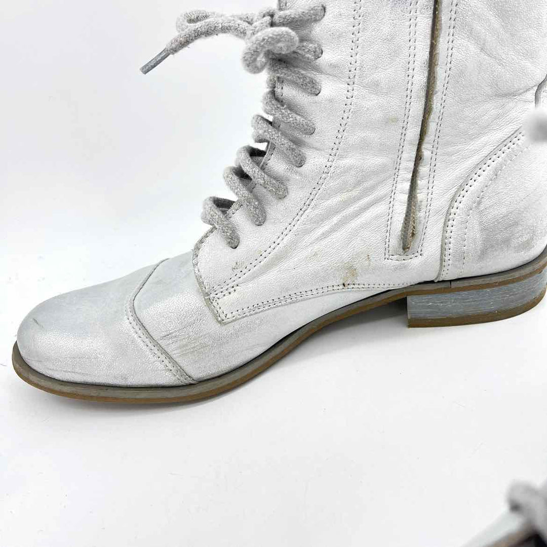 Shoe Size 38 Silver Leather Boots