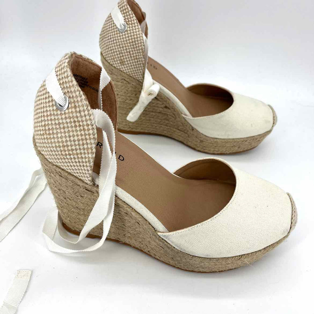 Shoe Size 8 Torrid Ivory Cotton Pumps