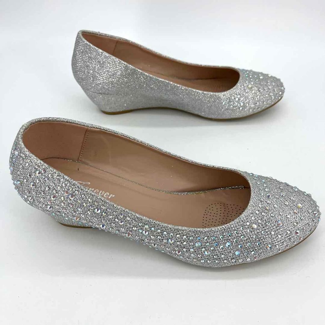 Shoe Size 8.5 Silver Pumps