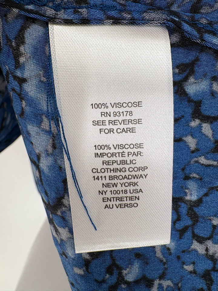 Size L TAHARI Blue Shirt