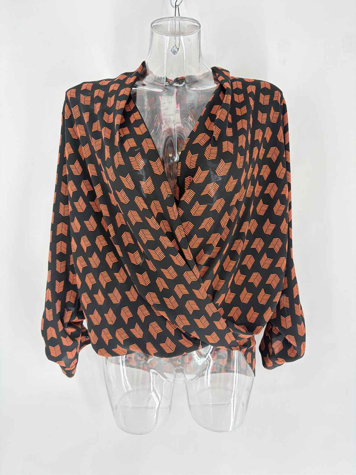 Size M PLEIONE Black Shirt