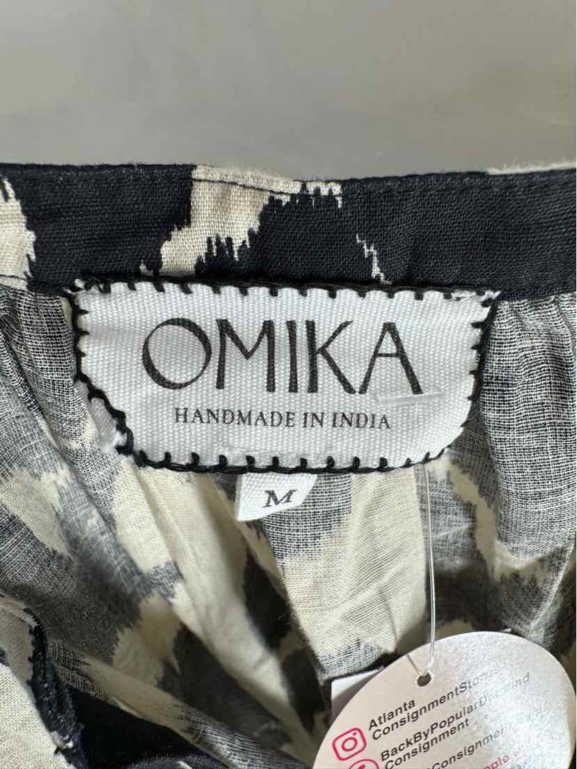 Size M OMIKA Black Print Dress