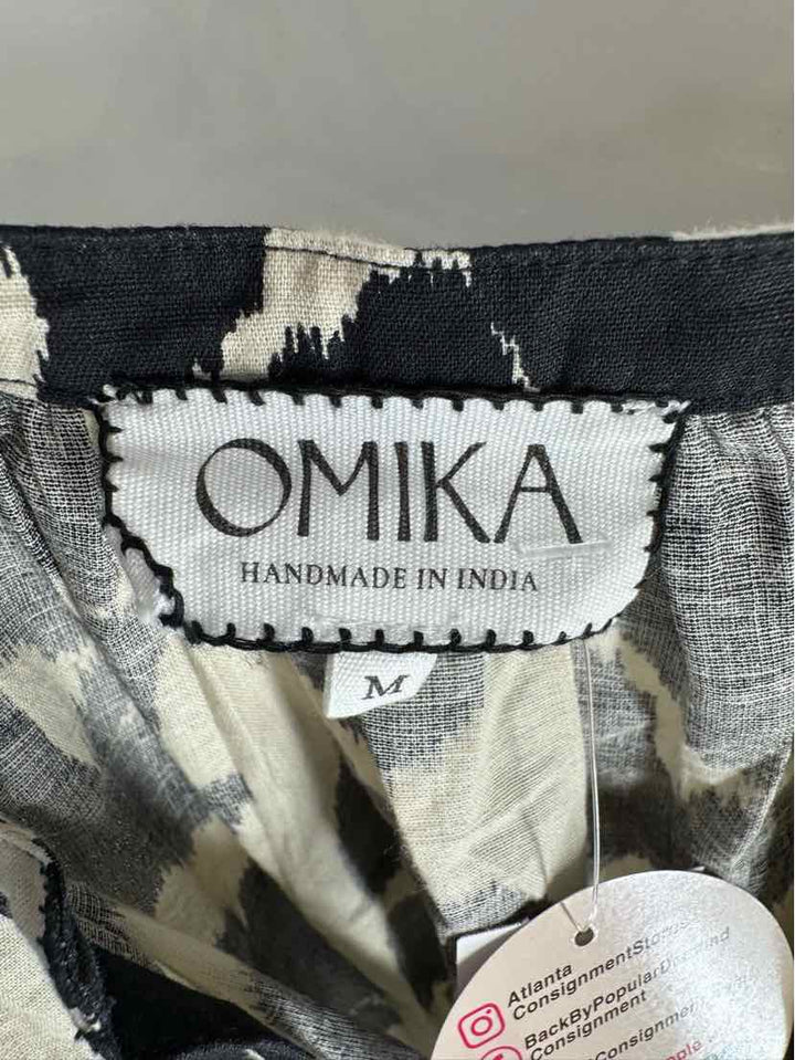 Size M OMIKA Black Print Dress