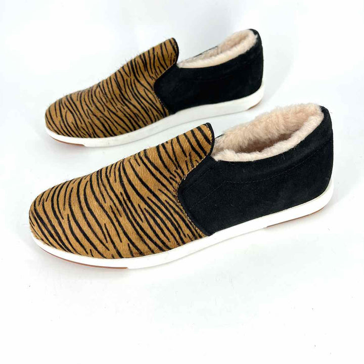 Shoe Size 7 Brown Print Sneakers