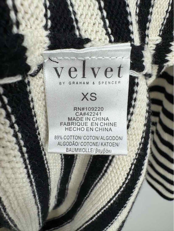 Size X GRAHAM & SPENCER Black Sweater