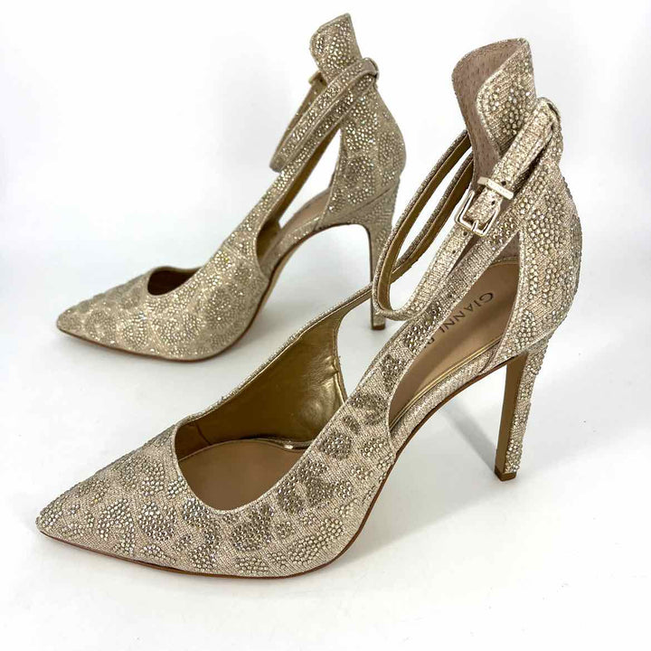 Shoe Size 9.5 Gianni Bini Gold Pumps