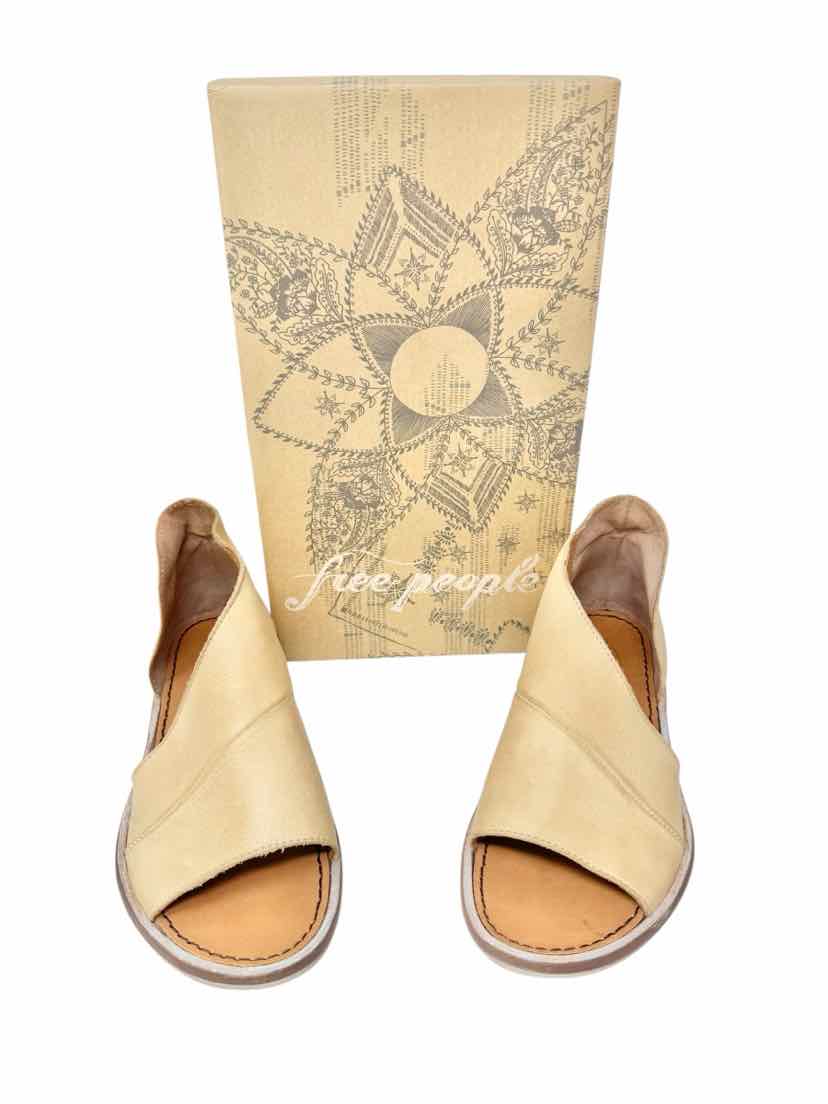 Shoe Size 36 FREE PEOPLE Tan Sandals