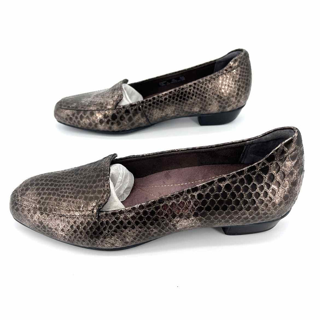 Shoe Size 8 CLARKS Bronze Leather Loafers